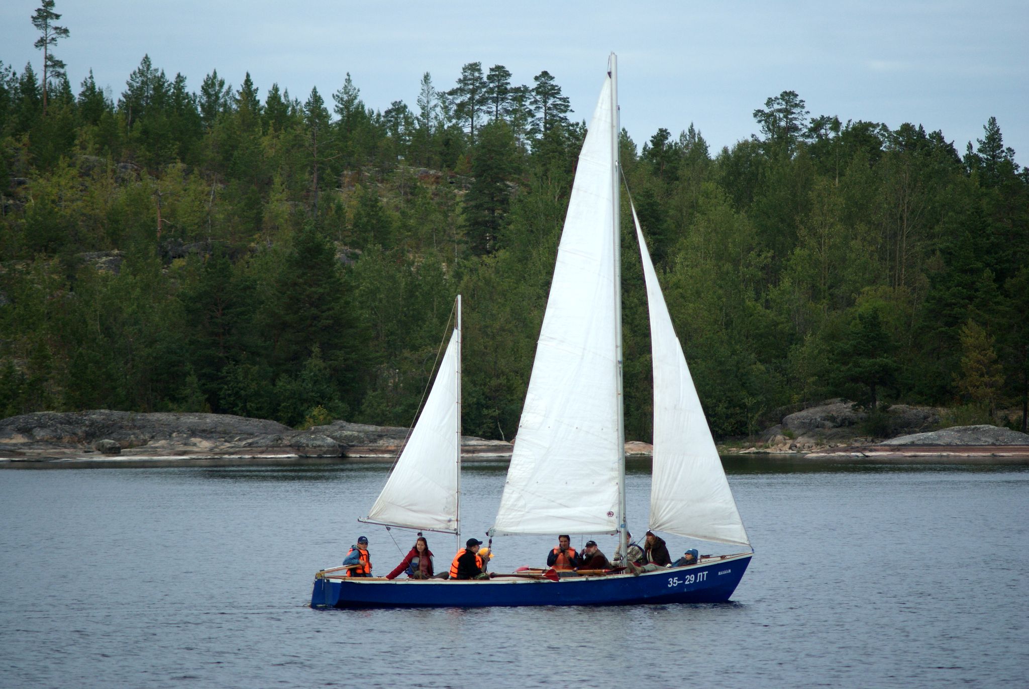 Швертбот. Швертбот Skipper 400. Швертбот Валаам. Яхта швертбот Юниор. Лодка парусная швертбот Кронверк.